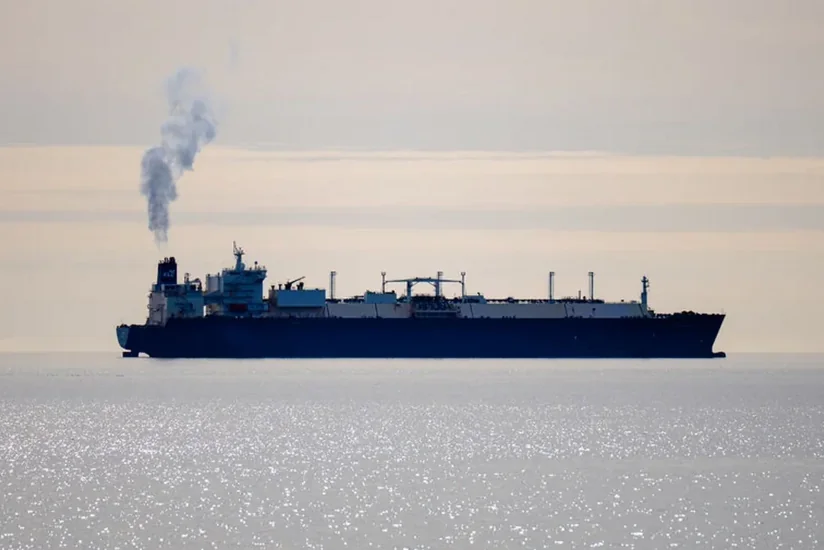 Oman sahillərində tanker mərmi ilə vurulub