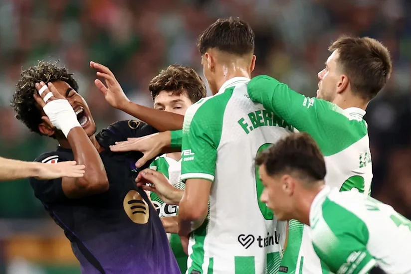 Betisin futbolçusu Fakundo Bernal Lamin Yamalı vurduğu üçün 4 oyunluq cəzalandırılıb