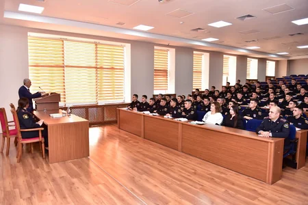 Polis Akademiyasında ixtisaslaşmış mütəxəssislərin iştirakı ilə dərslər keçirilir