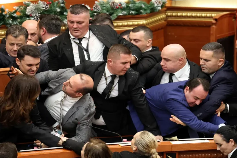 В парламенте Албании подрались представители двух партий
