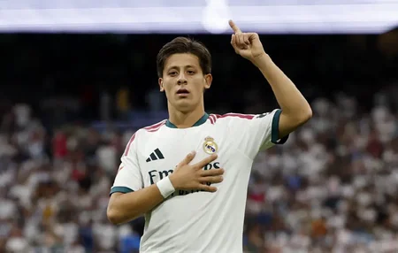 Real Arda Gülərlə 5 illik müqavilə imzalayıb