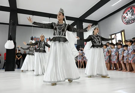 Fərid Qayıbov yeni idman zalının açılışında iştirak edib