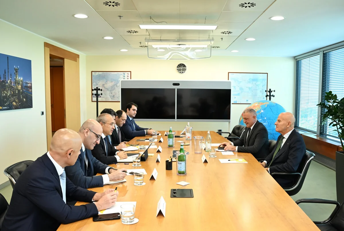 SOCAR, Eni mull opportunities for joint participation in projects abroad