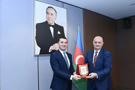 Strateji araşdırmalar və dövlət müdafiəsini idarəetmə akademik kursunun iştirakçıları ilə görüş olub