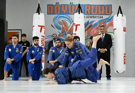 Fərid Qayıbov yeni idman zalının açılışında iştirak edib