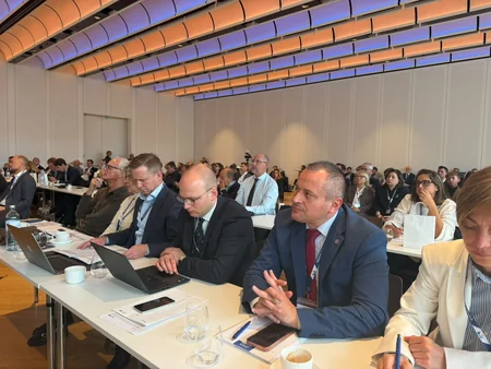 AQP nümayəndə heyəti Vyanada beynəlxalq konfransda iştirak edir
