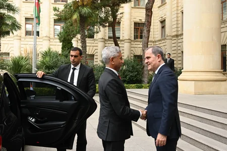 Azərbaycan və Hindistan XİN başçılarının təkbətək görüşü başlayıb