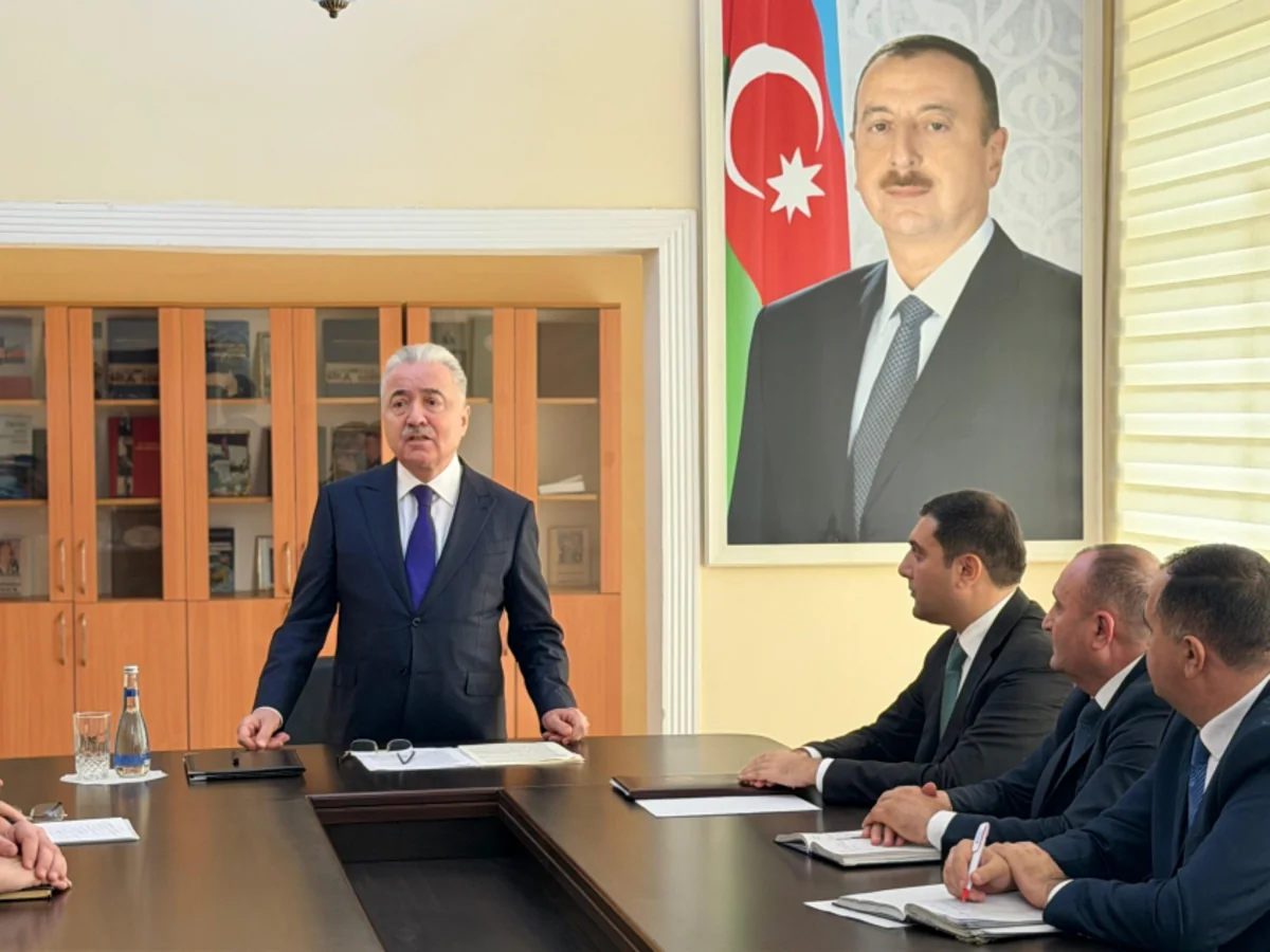 Yardımlı Rayon İcra Hakimiyyətinin başçısı kollektivə təqdim olunub