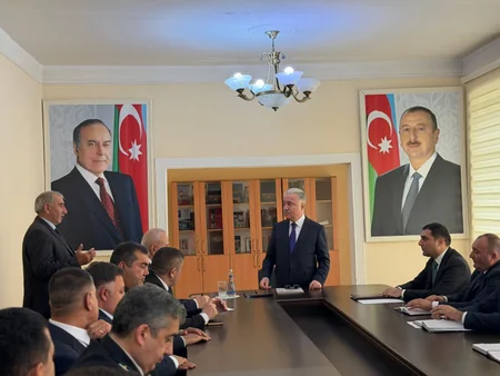 Yardımlı Rayon İcra Hakimiyyətinin başçısı kollektivə təqdim olunub