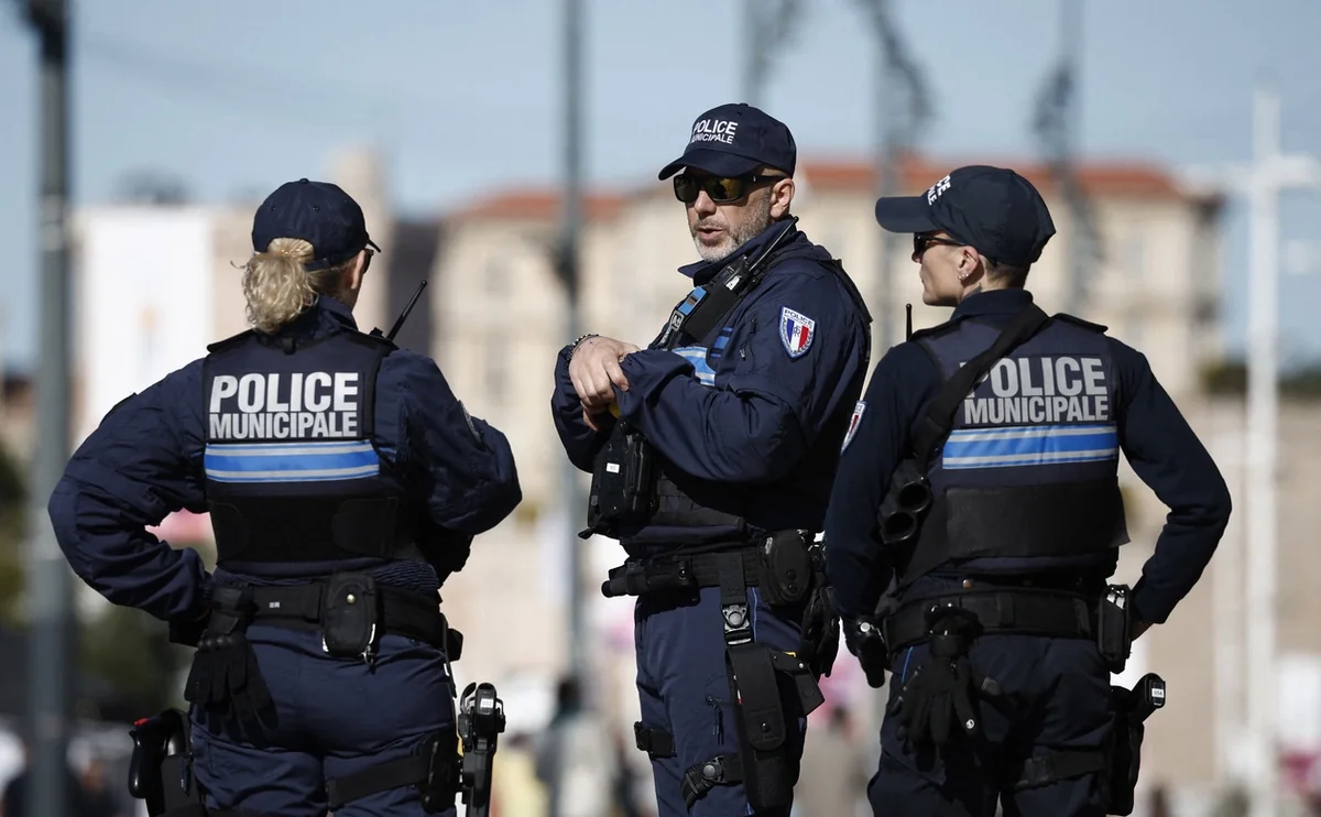 Paris yaxınlığında avtomobildən atəş açılıb: 1 nəfər ölüb, 4 nəfər yaralanıb