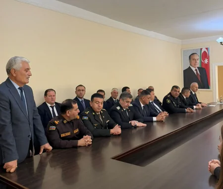 Yardımlı Rayon İcra Hakimiyyətinin başçısı kollektivə təqdim olunub