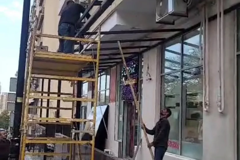 Bakıda piyada səkisinin zəbt edilməsinin qarşısı alınıb - Yenilənib