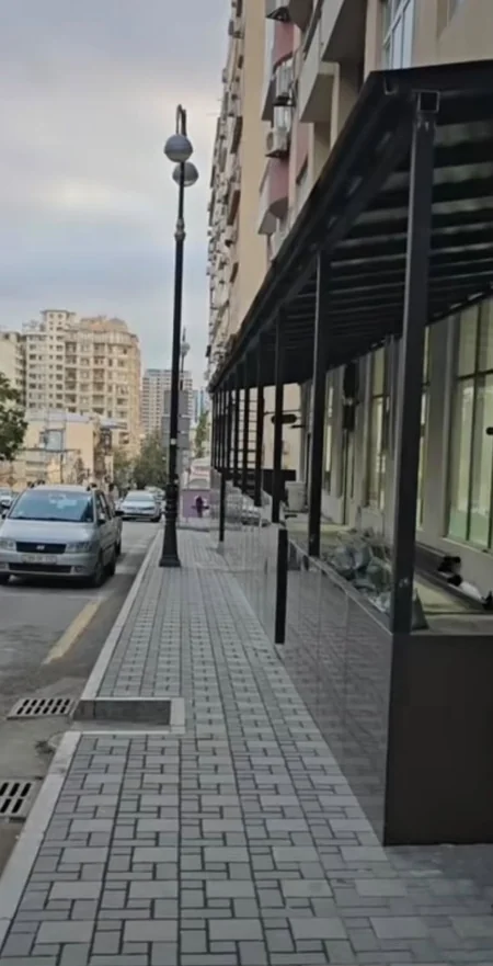 Bakıda piyada səkisinin zəbt edilməsinin qarşısı alınıb - Yenilənib