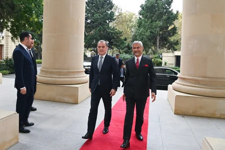 Azərbaycan və Hindistan XİN başçılarının təkbətək görüşü başlayıb