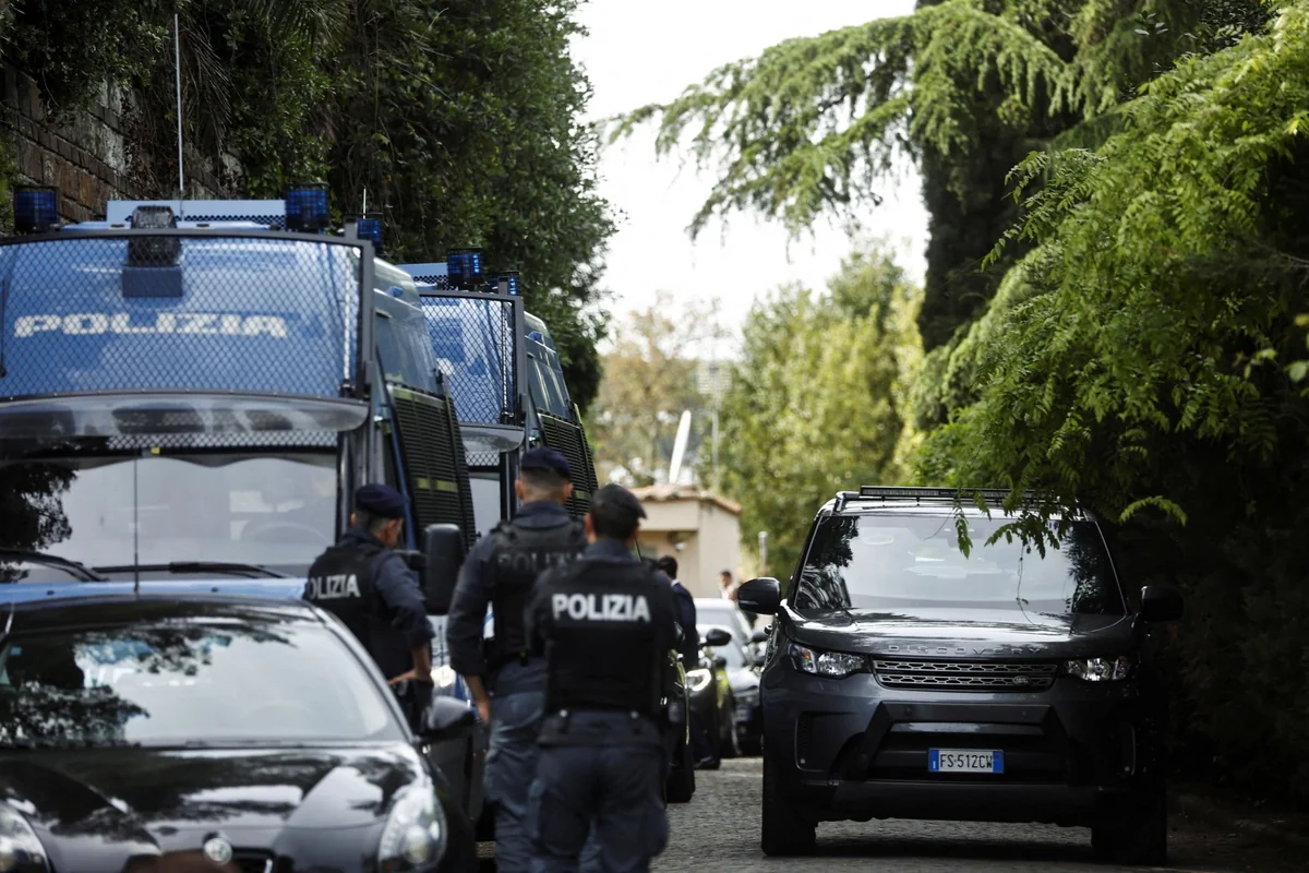 Полиция Италии провела рейды и обыски в 20 городах страны