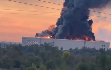 Dronlar Omskdakı Ozon logistika mərkəzinə hücum edib