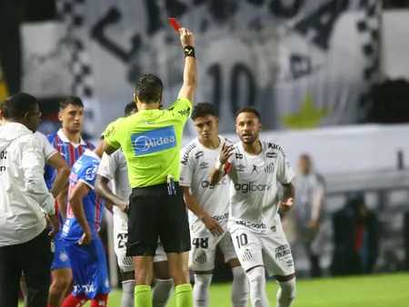 Neymar qırmızı vərəqə almasını irqçilik təzahürü adlandırıb