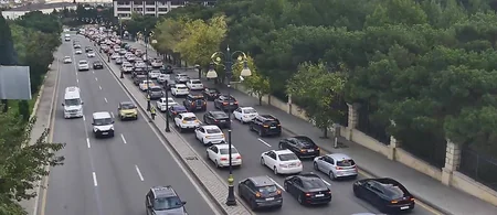Həftənin ilk günü paytaxtın bəzi yollarında nəqliyyatın sıxlığı yaranıb