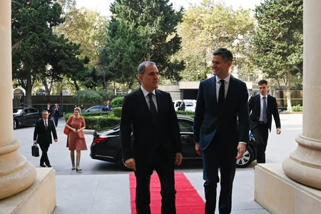 Ceyhun Bayramovun Niderland XİN rəhbəri ilə görüşü başlayıb
