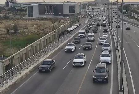 Həftənin ilk günü paytaxtın bəzi yollarında nəqliyyatın sıxlığı yaranıb