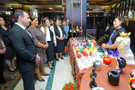 Naxçıvanda fiziki imkanları məhdud şəxslərin əl işlərindən ibarət sərgi-satış yarmarkası açılıb