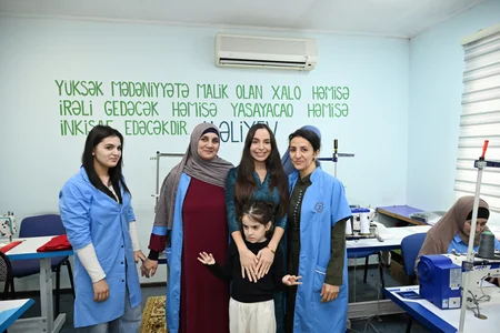 Leyla Əliyeva Şamaxıda sosial tikiş müəssisəsinin fəaliyyəti ilə tanış olub