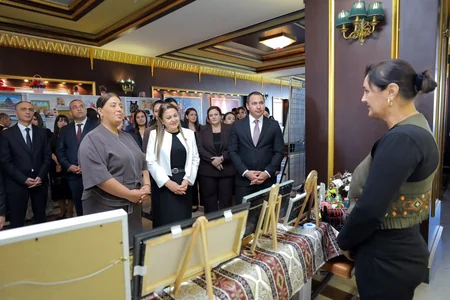 Naxçıvanda fiziki imkanları məhdud şəxslərin əl işlərindən ibarət sərgi-satış yarmarkası açılıb