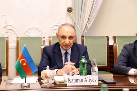 Kamran Əliyev Misir və Maldiv rəsmiləri ilə korrupsiyaya qarşı mübarizəni müzakirə edib