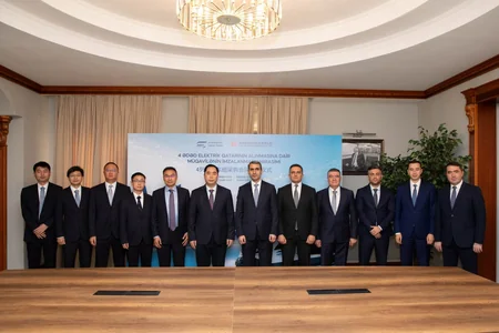 Azerbaijan Railways, CRRC Zhuzhou Locomotive sign contract to purchase four new passenger trains