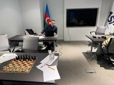 Çempionlarla bir ay layihəsi çərçivəsində gənc şahmatçılar üçün ustad dərsləri keçirilib