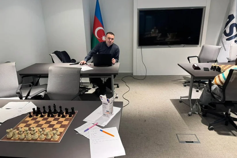 Çempionlarla bir ay layihəsi çərçivəsində gənc şahmatçılar üçün ustad dərsləri keçirilib