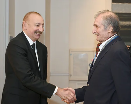İlham Əliyev, Mehriban Əliyeva və ailə üzvləri Mənim Abşeronum: Üstə gəl adlı retrospektiv sərgi ilə tanış olublar