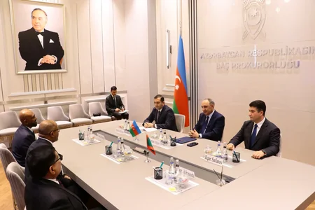 Kamran Əliyev Misir və Maldiv rəsmiləri ilə korrupsiyaya qarşı mübarizəni müzakirə edib