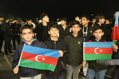 Dünya çempionatında uğurla çıxış edən yunan-Roma güləşçilərimiz Vətənə dönüblər