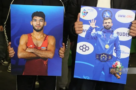 Dünya çempionatında uğurla çıxış edən yunan-Roma güləşçilərimiz Vətənə dönüblər