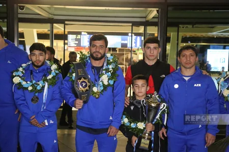 Dünya çempionatında uğurla çıxış edən yunan-Roma güləşçilərimiz Vətənə dönüblər