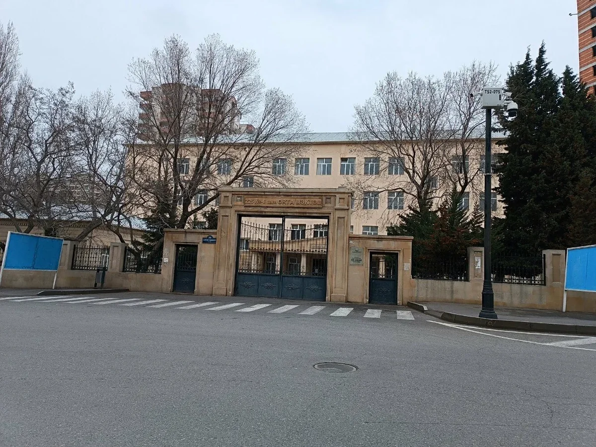 Bakıda məktəblinin 4-cü mərtəbədən yıxılaraq ölməsi faktı araşdırılır