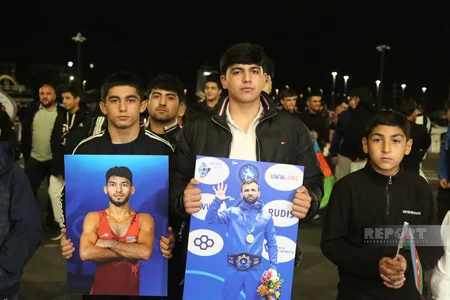 Dünya çempionatında uğurla çıxış edən yunan-Roma güləşçilərimiz Vətənə dönüblər