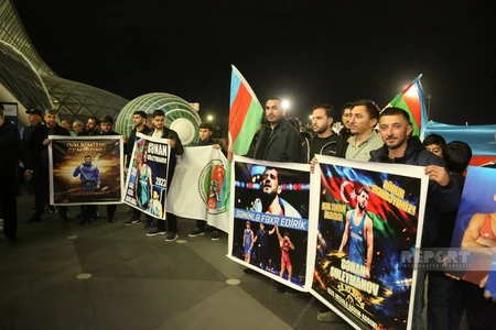 Dünya çempionatında uğurla çıxış edən yunan-Roma güləşçilərimiz Vətənə dönüblər