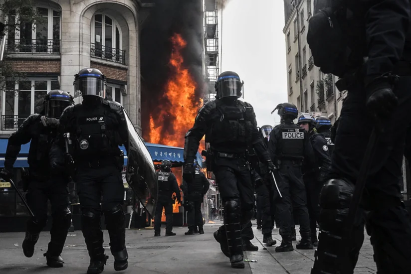 Nunyes: Fransada etiraz aksiyalarında 1 193 polis və jandarm xəsarət alıb