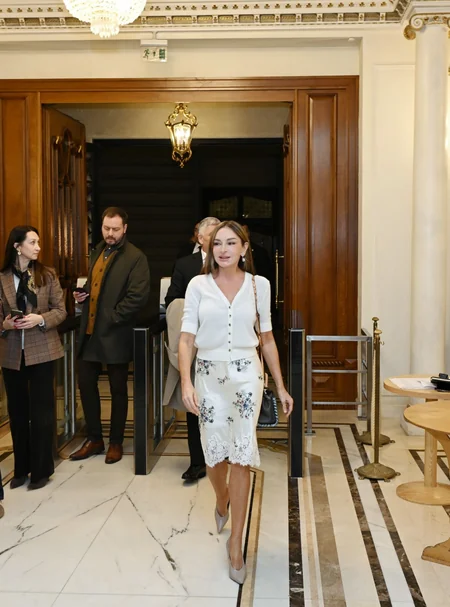 Mehriban Əliyeva Qağayı tamaşasının təqdimatında iştirak edib