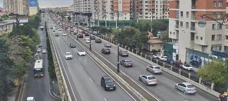 Bakının bir sıra yollarında nəqliyyatın sıxlığı yaranıb