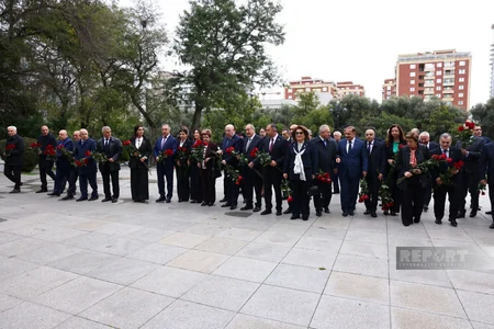 Milli Məclisin deputatları Atatürkün Bakıdakı abidəsini ziyarət ediblər