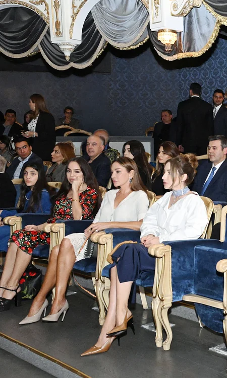 Mehriban Əliyeva Qağayı tamaşasının təqdimatında iştirak edib