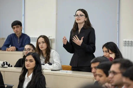 Qarabağ Universitetində mədəniyyətlərarası dialoq mövzusunda müzakirə keçirilib
