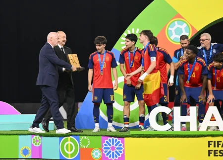 President Ilham Aliyev watches FIFA U-15 World Cup and Festival final, attends award ceremony