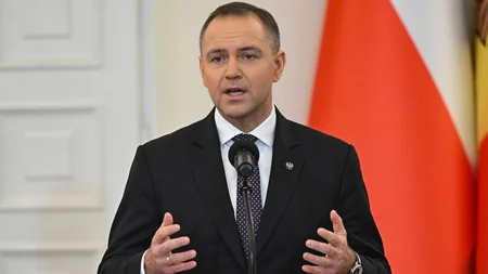 Navrotski: Polşada Konstitusiya Məhkəməsi zorla ələ keçirilib