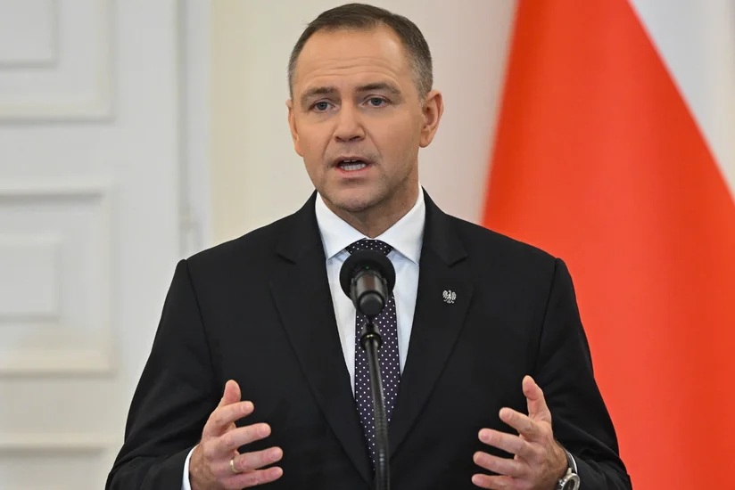 Navrotski: Polşada Konstitusiya Məhkəməsi zorla ələ keçirilib