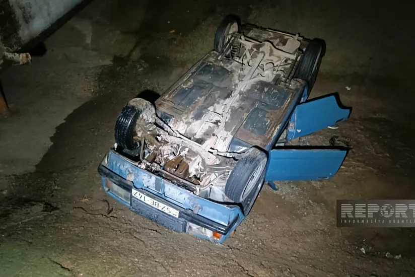 Tovuzda idarəetmədən çıxan avtomobil kanala aşıb, yaralılar var