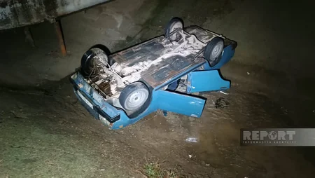 В Товузе автомобиль упал в канал, пострадали четыре человека
